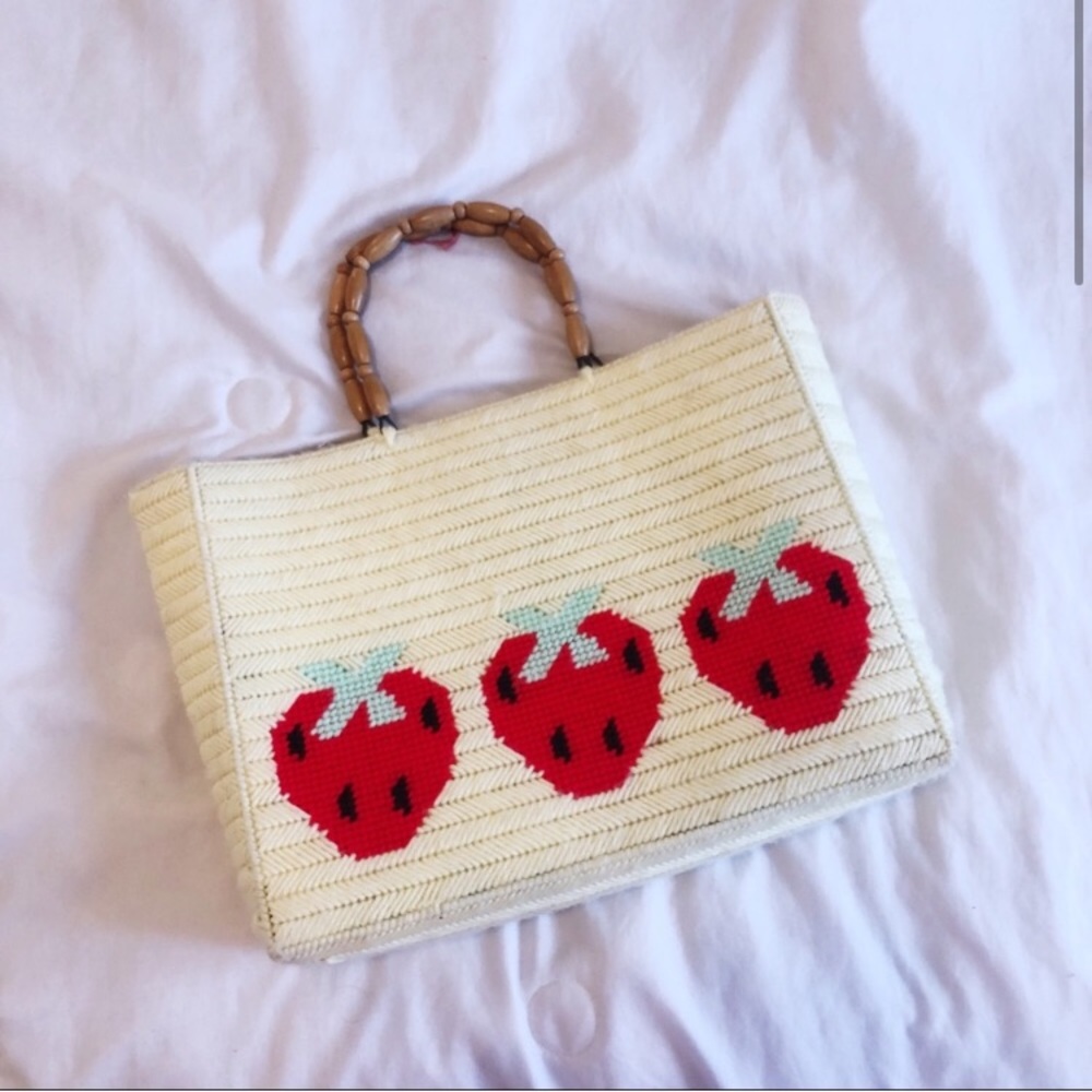 2/10$ Summer Large Strawberry Tote
